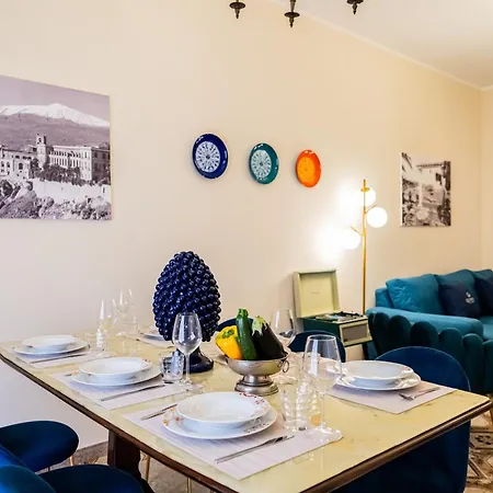 Achilles Apartment *